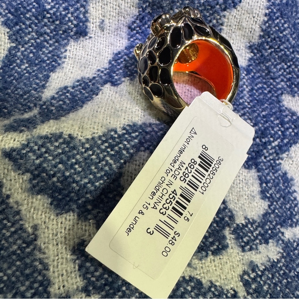 NWT Women Betsey Johnson Gold Tone Chunky True Leopard Ring Black Crystal Sz7.5 - Picture 3 of 7